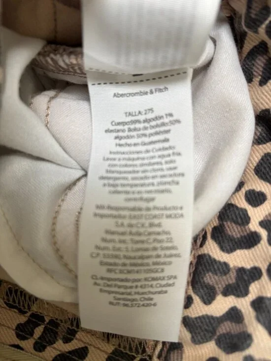 Abercrombie & Fitch Curve Love Relaxed Leopard Print High Rise Jeans - Picture 3 of 5